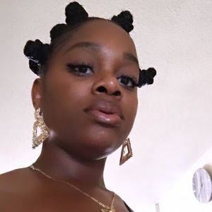 Meet your Posher, NoÃ©mie